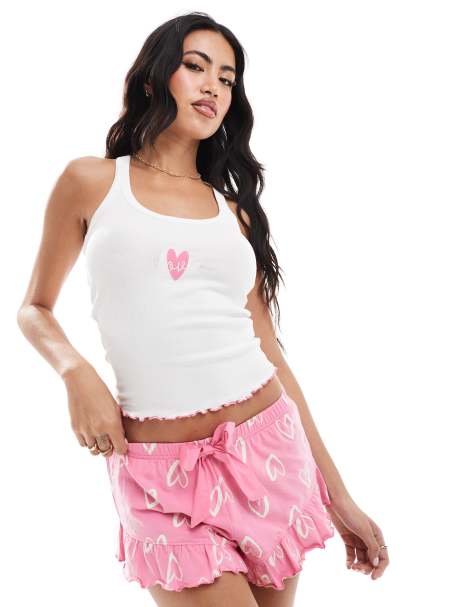 Pijama color marfil de pantalones cortos y top de tirantes con estampado de corazones Love de Boux Avenue - view 1