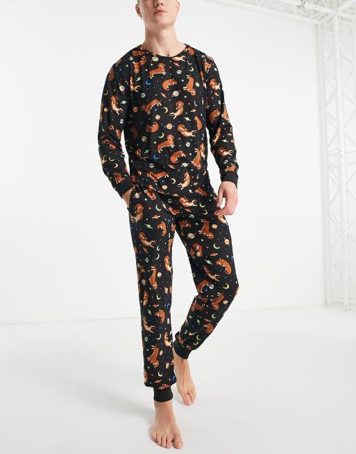 Pijama con estampado de pedro salchicha de Chelsea Peers