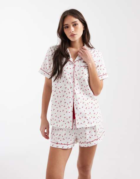 Pijama de pantalones cortos y camisa de manga corta con estampado de cerezas de plumeti de Loungeable - view 1