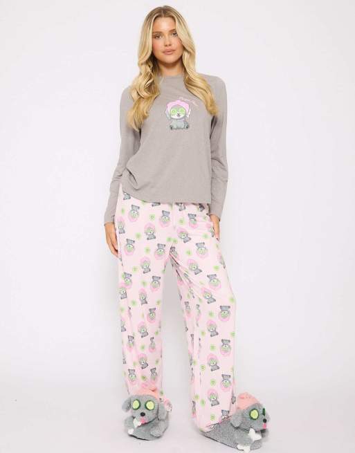 Pijama gris de pantalones y top de manga larga con estampado 
