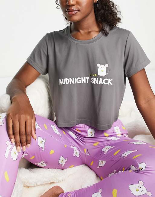 Pijama gris y lila con estampado de ratón y texto 