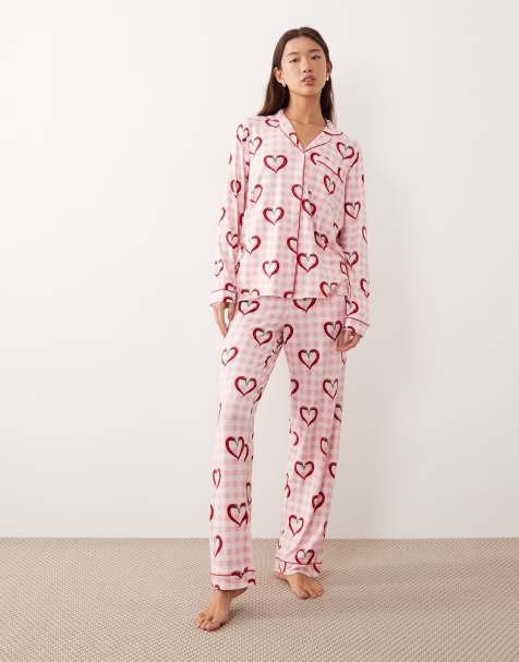 Pijama largo a cuadros vichy rosas con estampado de corazones de guindillas de Chelsea Peers - view 1