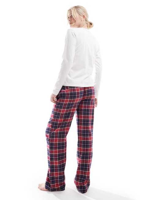 Pijama largo con parte inferior a cuadros rojos y estampado "Cosy Club" de Threabare , 2 de 4