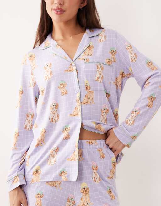 Pijama largo lila con estampado de perro y botones de Chelsea Peers, 2 de 4