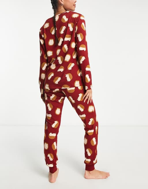 Pijama largo rojo oscuro con estampado de erizos de Chelsea Peers, 2 de 4