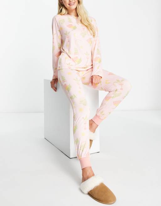 Pijama largo rosa claro estampado de The Wellness Project x Chelsea Peers