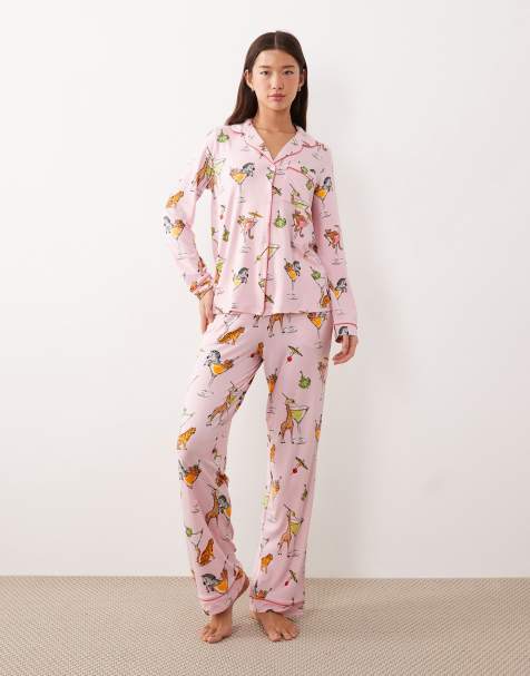 Pijama largo rosa con botones y estampado de animales y martinis de Chelsea Peers - view 1
