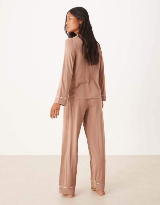 Pijama marrón de manga larga de tejido muy suave de ASOS DESIGN Petite, 3 de 4