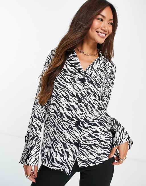 Pijama monocromático con estampado de cebra de Topshop (parte de un conjunto)