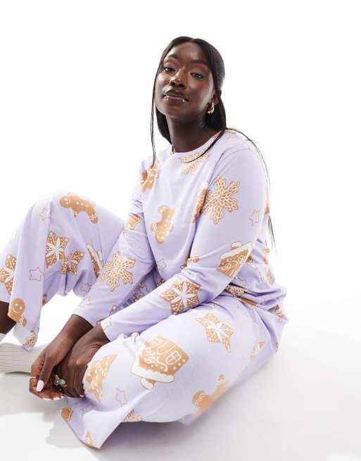 Pijama morado de pantalones y top de manga larga con estampado de casas de jengibre de ASOS DESIGN Curve