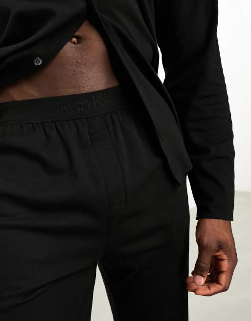 Pijama negro de camisa abotonada y pantalones CK Black de Calvin Klein, 2 de 4