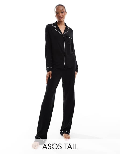 Pijama negro de camisa de manga larga y pantalones con ribetes en contraste de tejido supersuave de ASOS DESIGN Tall