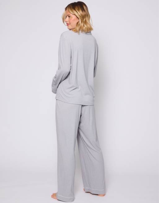 Pijama plateado clásico de camisa de manga larga y pantalones largos de canalé de Loungeable , 5 de 5