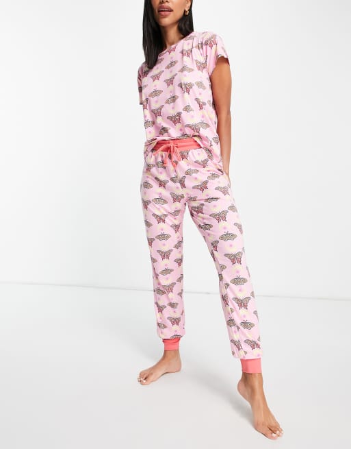 Pijama rosa con estampado de mariposas y lunas de Chelsea Peers, 3 de 4