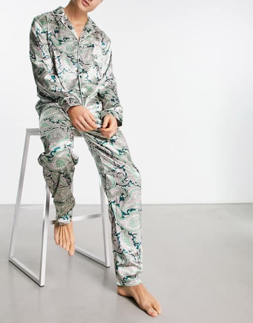 Pijama verde con estampado de cachemir de satén de Night