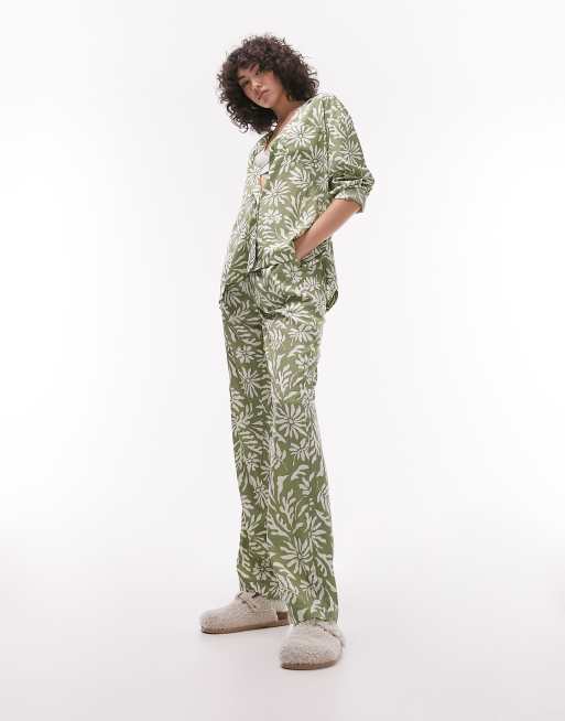 Pijama verde de pantalones y camisa con estampado floral color block de Topshop Tall