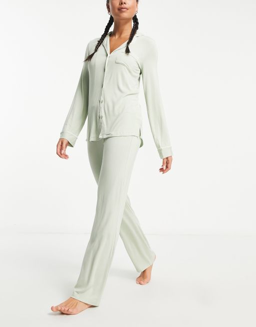 Pijama verde salvia con cuello de solapas de punto muy suave exclusivo de Lindex