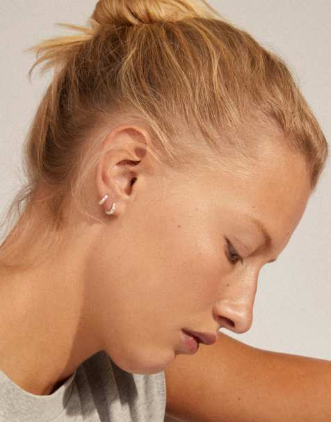 Pilgrim - Eddy - Verzilverde mini huggie oorbellen - view 1