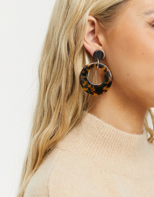 Pilgrim gold-plated earrings featuring flat rings in a tortoiseshell pattern