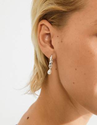 Pilgrim - Shift - Versilberte Perlenohrringe-Weiß