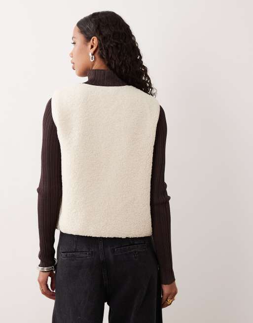 Pimkie borg sleeveless zip through vest in cream, 4 of 4
