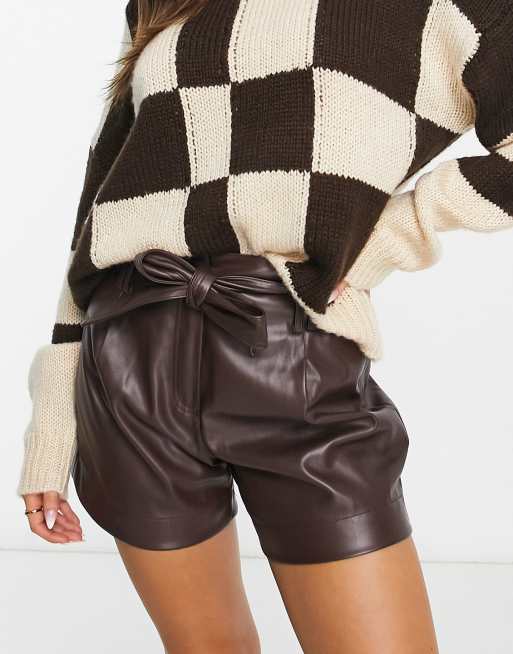 Pimkie – Bruna shorts i läderimitation med hög midja och knyt