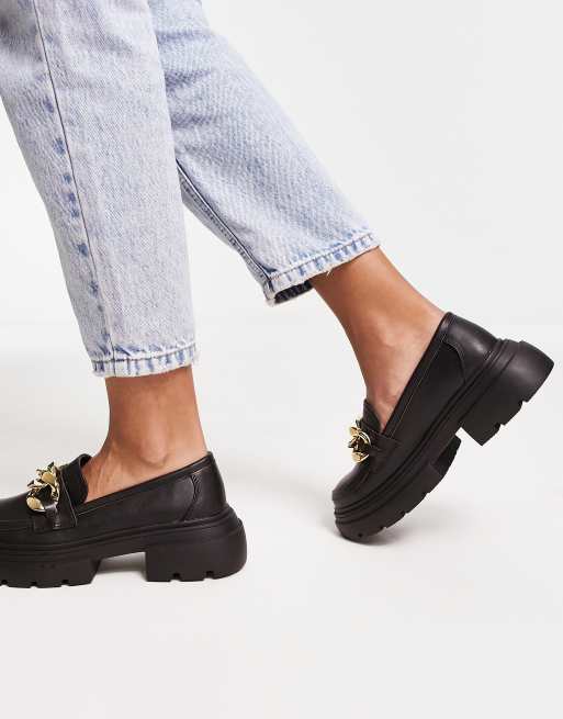Pimkie chunky loafer with gold chain detail in black, 2 of 4