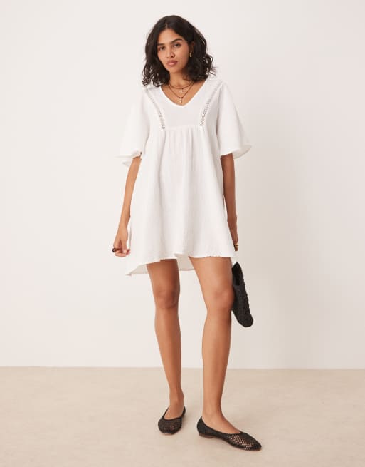 Pimkie cotton cheesecloth v-neck floaty mini dress in white, 3 of 4