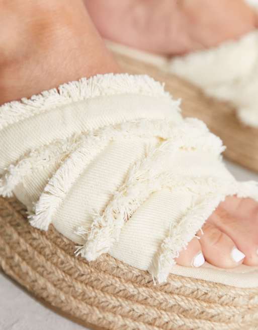 Pimkie - Cremehvide slidte flatform-sandaler med krydsremme, 2 af 4