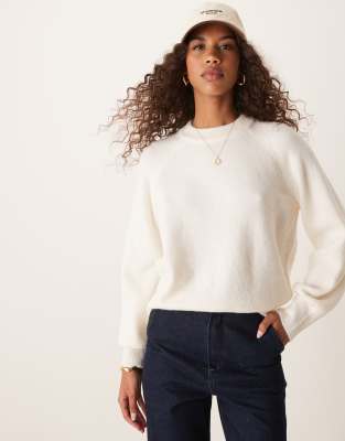Pimkie Pimkie crew neck jumper in cream-White