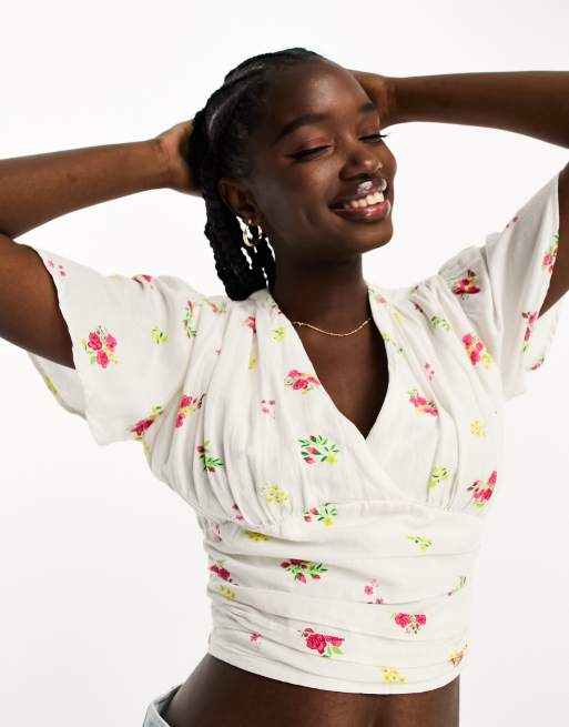 Pimkie - Cropped blouse met overslag aan de voorkant in wit met bloemenprint