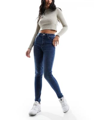 Pimkie - Enge Jeans mit hohem Bund in mittelblauer Waschung