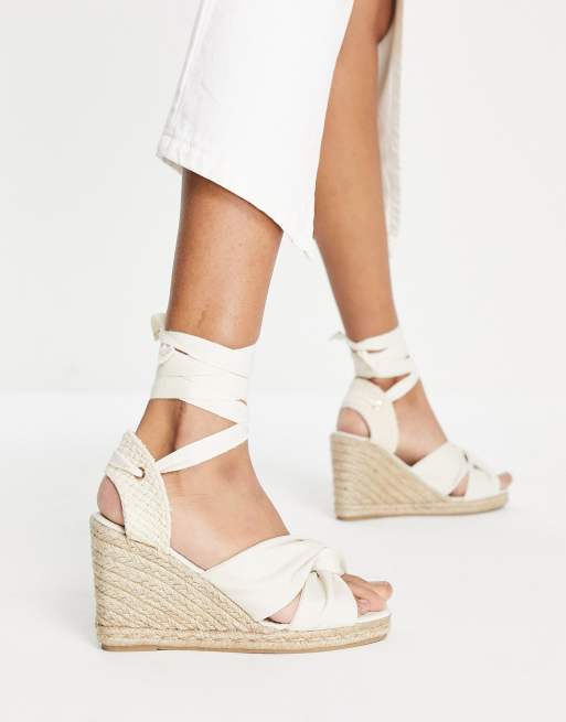 Pimkie Espadrilles compens es brides crois es Cr me ASOS