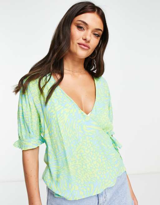 Pimkie - Gevlekte blouse met overslag aan de voorkant in blauw en groen