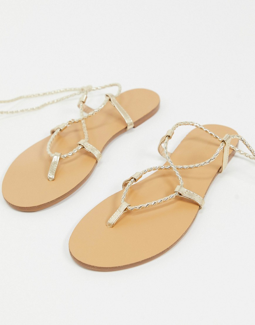 Pimkie – Guldiga platta sandaler med flätade remmar