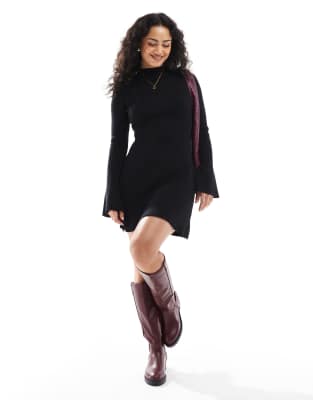 Pimkie - Hochgeschlossenes Skater-Pulloverkleid aus Rippstrick in Schwarz mit ausgestellten Ärmeln