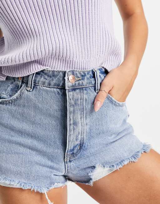 Pimkie – Jasnoniebieskie szorty mom fit z wysokim stanem i niewykończonymi nogawkami