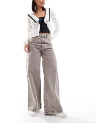 Pimkie - Jeans in grauer Acid-Waschung mit weitem Bein-Brown