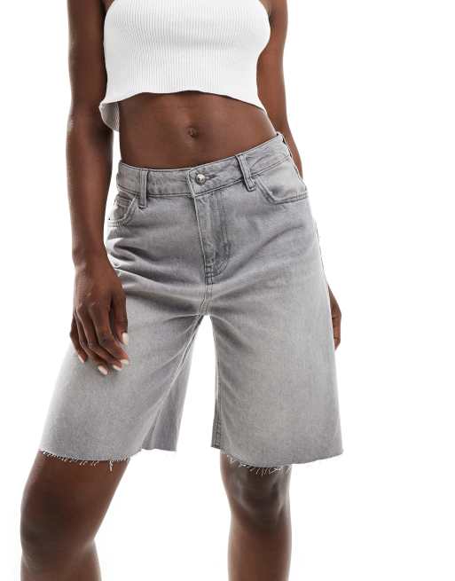 Pimkie – Lang geschnittene Jeans-Jorts in verwaschenem Grau