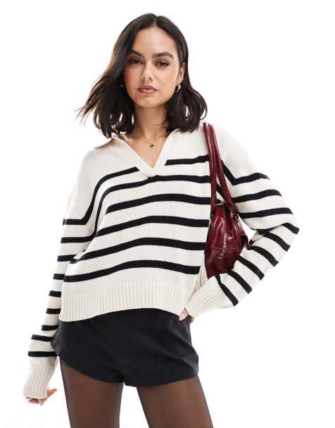 Pimkie - Maglione color crema a righe nere con scollo a V e colletto - view 1