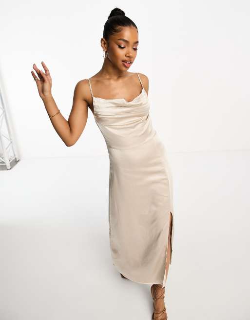 Pimkie – Maxikleid in Beige mit Wasserfallausschnitt und Seitenschlitz