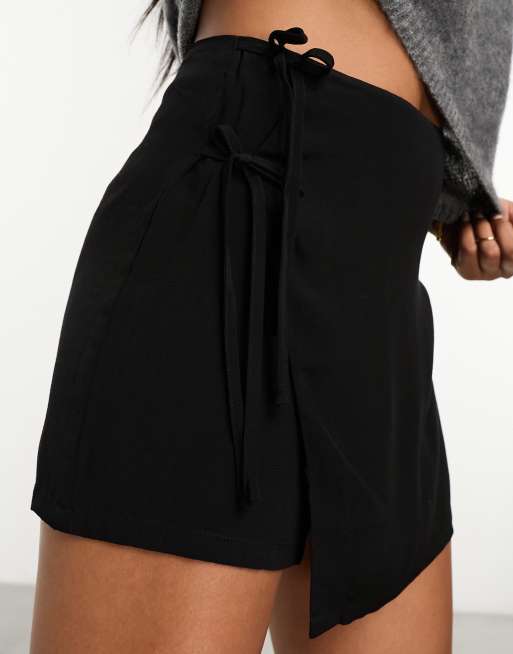 Pimkie - Minigonna pantalone a portafoglio nera con allacciatura laterale, 3 di 4
