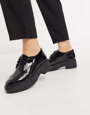 pull&bear patent lace up shoe in black
