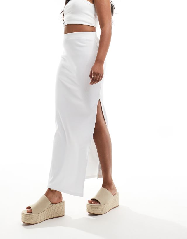 Pimkie - ribbed side split maxi skirt in white