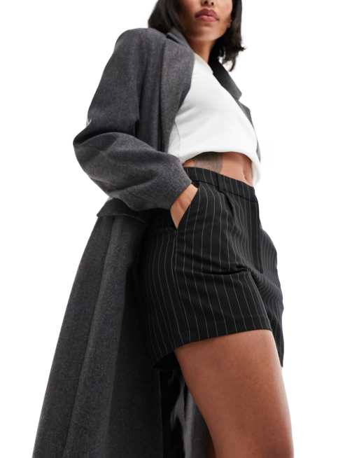 Pimkie - Shorts met hoge taille en figuurnaden in grijs met krijtstreep