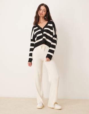 Pimkie - Sort cardigan med tekstur, V-hals, knapper og hvide striber - view 1