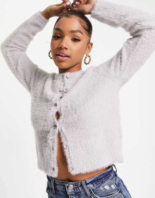 Pimkie – Strickjacke mit Knopfleiste und Rundhalsausschnitt in Flieder