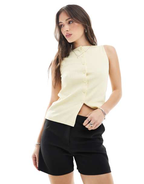 Pimkie tailored shorts in black - view 1
