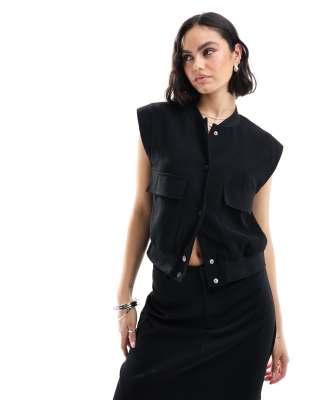 Pimkie Pimkie tailored sleeveless pocket detail jacket in black