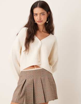 Pimkie Pimkie textured v neck button through cardigan in cream-White